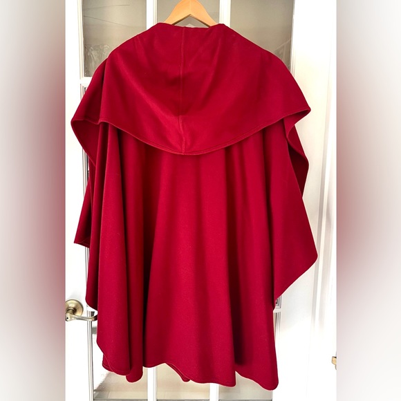 Molina Irish Walking Hooded Cape - Picture 4 of 5